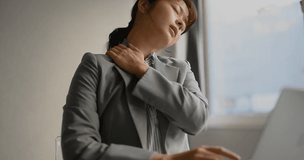 デスクワークで肩こり・腰のつらさがある