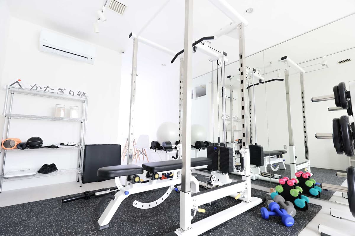 Point4 白を基調とした清潔なパーソナルジム