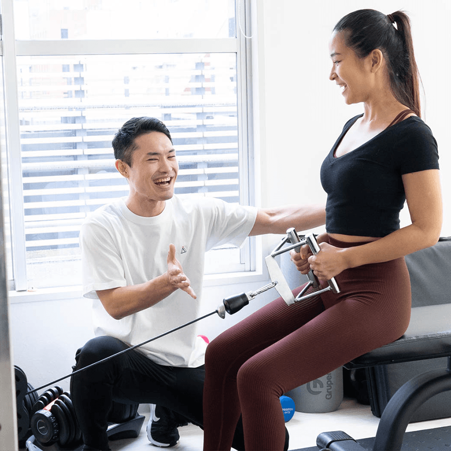 Point1 清潔感ある個室で
マンツーマン指導