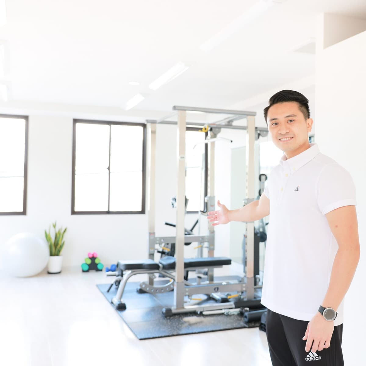 Point5 白が基調の広々とした清潔なパーソナルジム