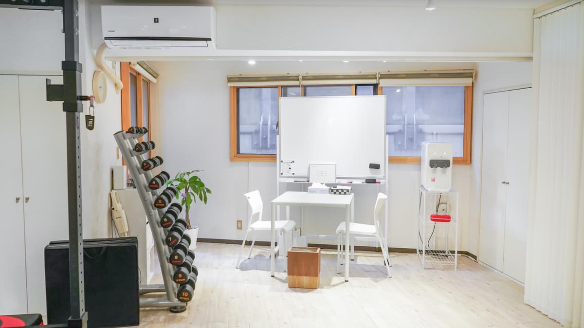 Point3 白を基調にした集中できる完全個室のプライベート空間