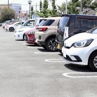 Point2 駐車場付のためお車でのご来店でも安心!