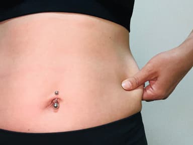 皮下脂肪の落とし方とは?効率よく皮下脂肪を落とす方法をトレーナーが解説!