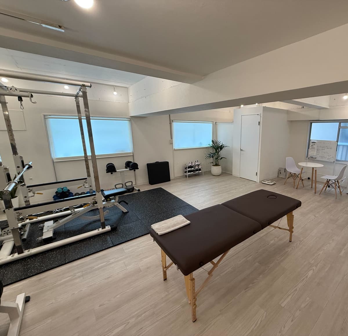 Point2 ストレッチ台を導入!!
猫背・反り腰、もう我慢しない!