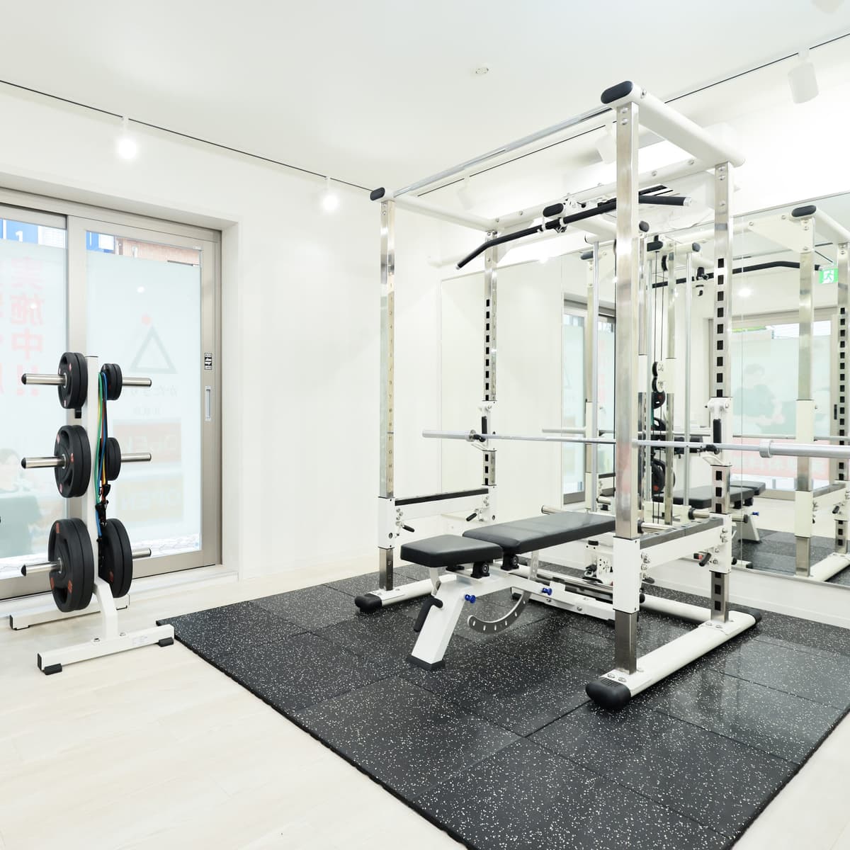 Point4 完全個室の空間で安心してトレーニングできる!