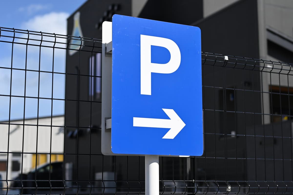 Point1 【駐車場代金の補助】 車でも通える!