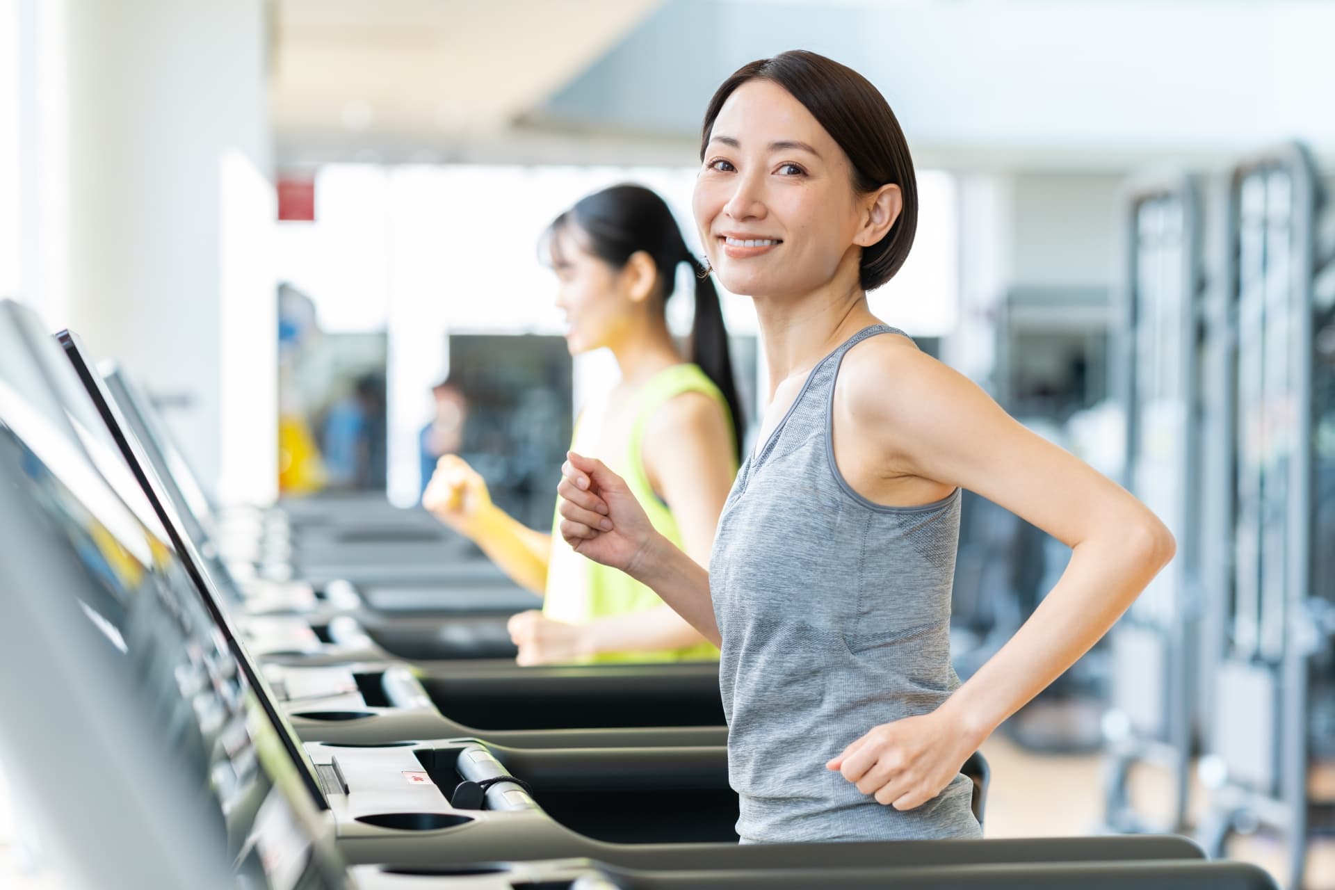 40代からパーソナルジムを始める人へ|体の変化と男女別の悩み、失敗しないジムの選び方